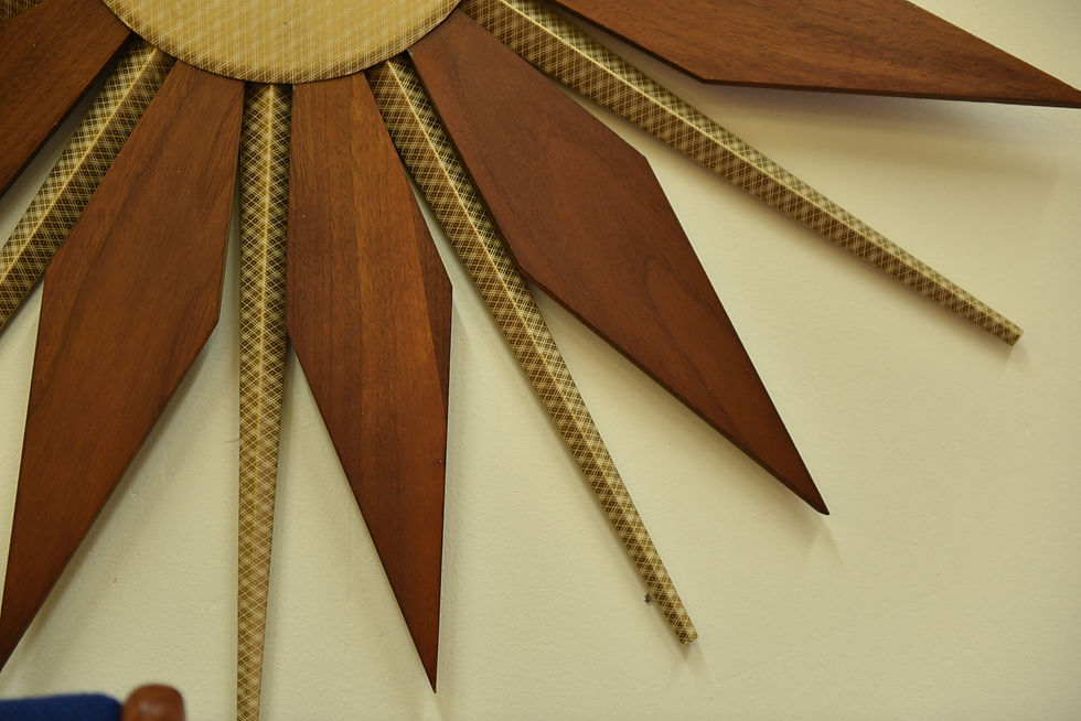 섬네일: Sunburst clock, Teak brass