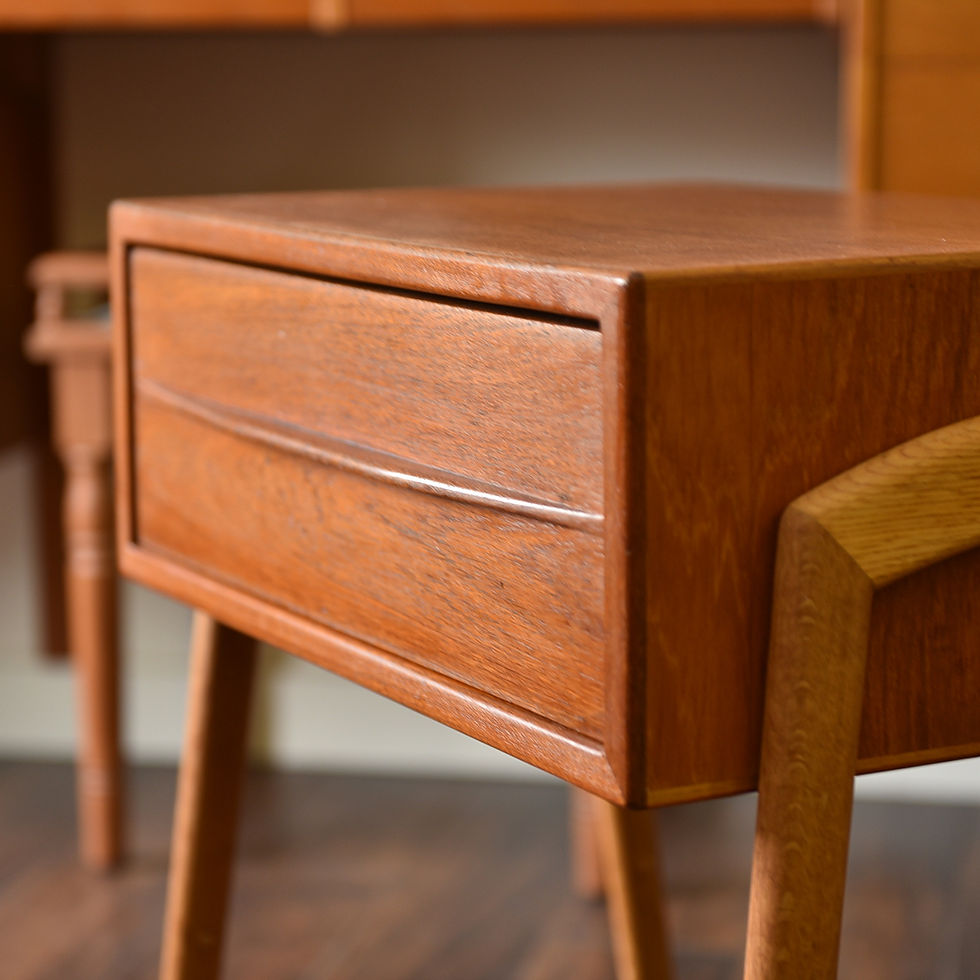 섬네일: Danish Teak Bedside Table / Entrance Table