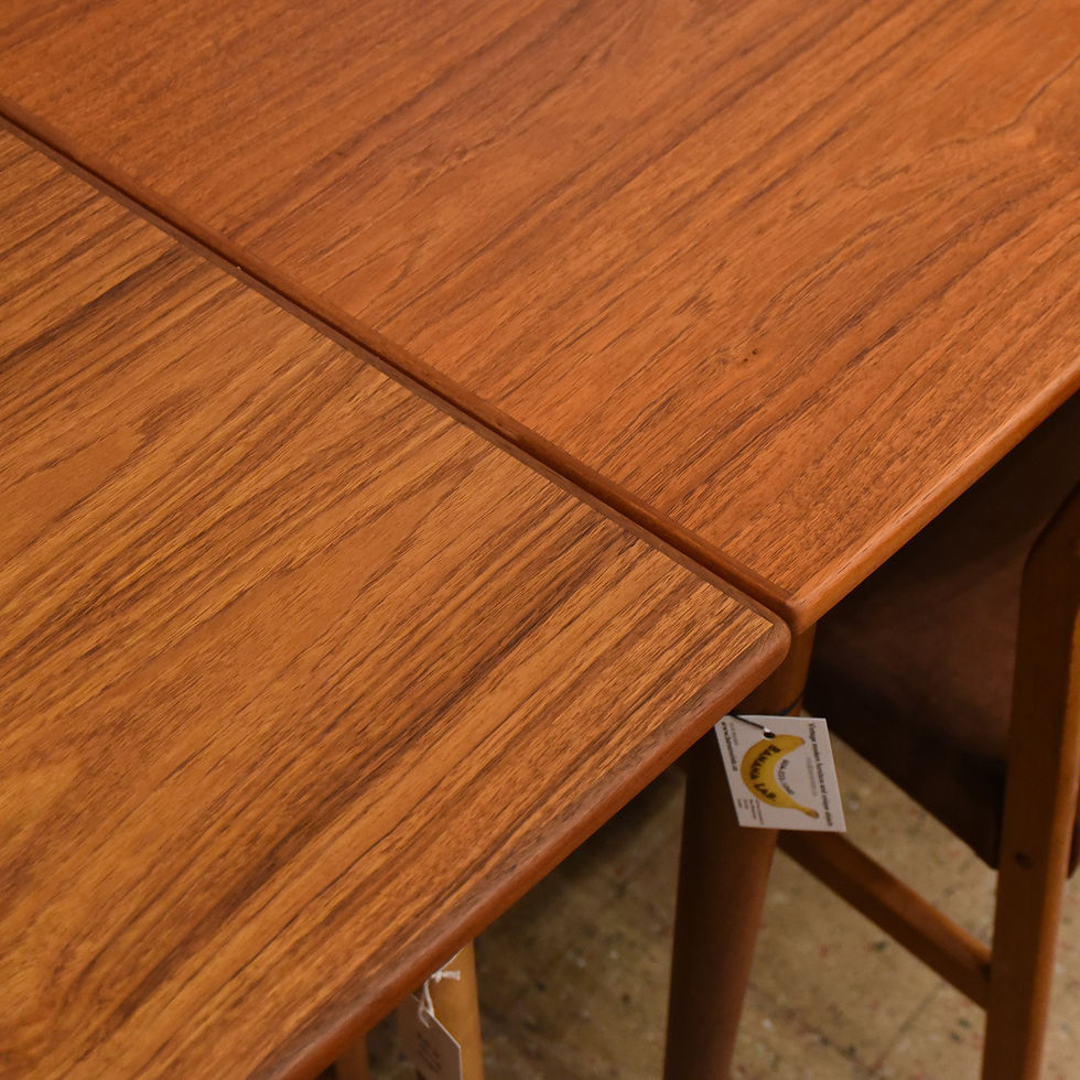 섬네일: Danish Mid-Century Modern Teak Dining Table with 2 Leaves