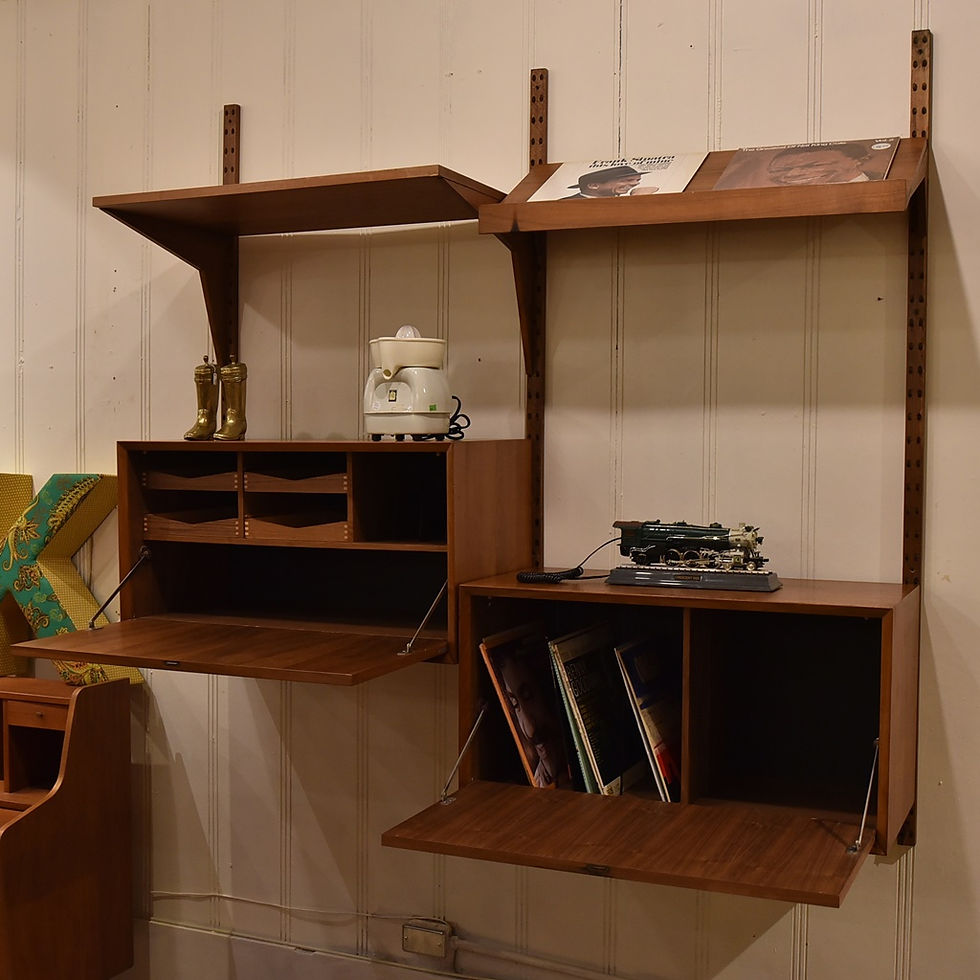 섬네일: Danish Teak Royal Shelving System By Poul Cadovius