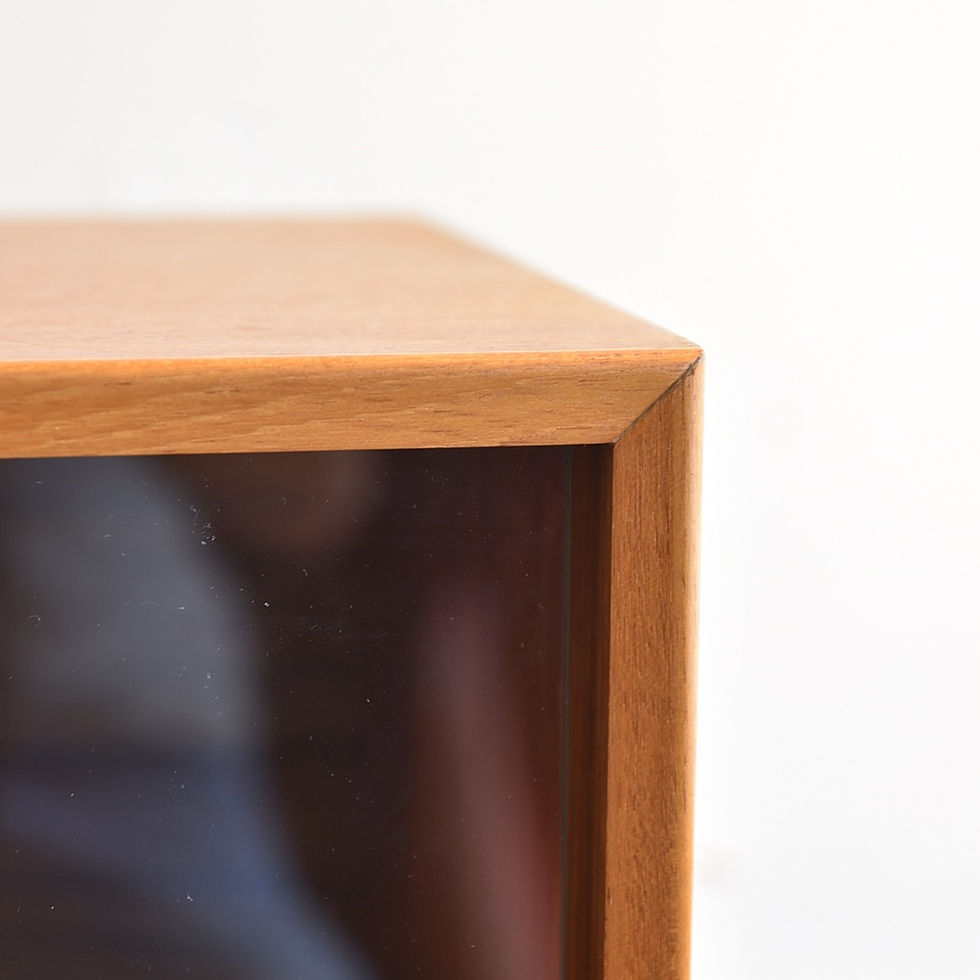 섬네일: Danish Teak Display Cabinet