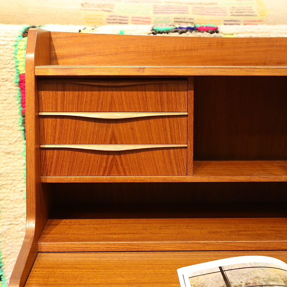섬네일: Fabulous Vintage MCM Teak Writing Desk