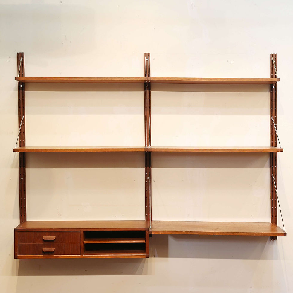 Thumbnail: Compact Teak Wall Unit with a Simple Design