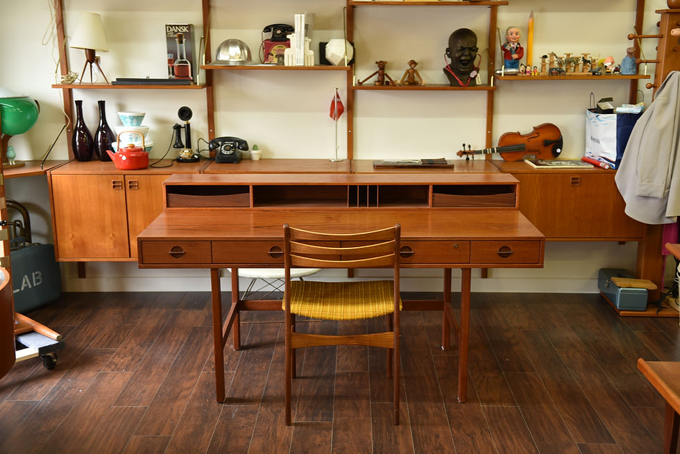 섬네일: Peter Løvig Nielsen Flip-Top Teak Desk