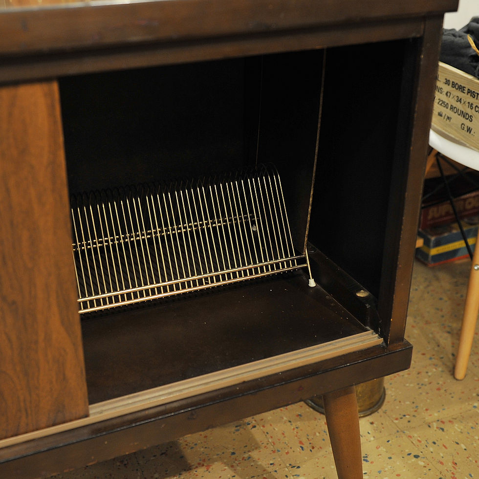 섬네일: Vintage Walnut Arborite Top Vinly Cabinet