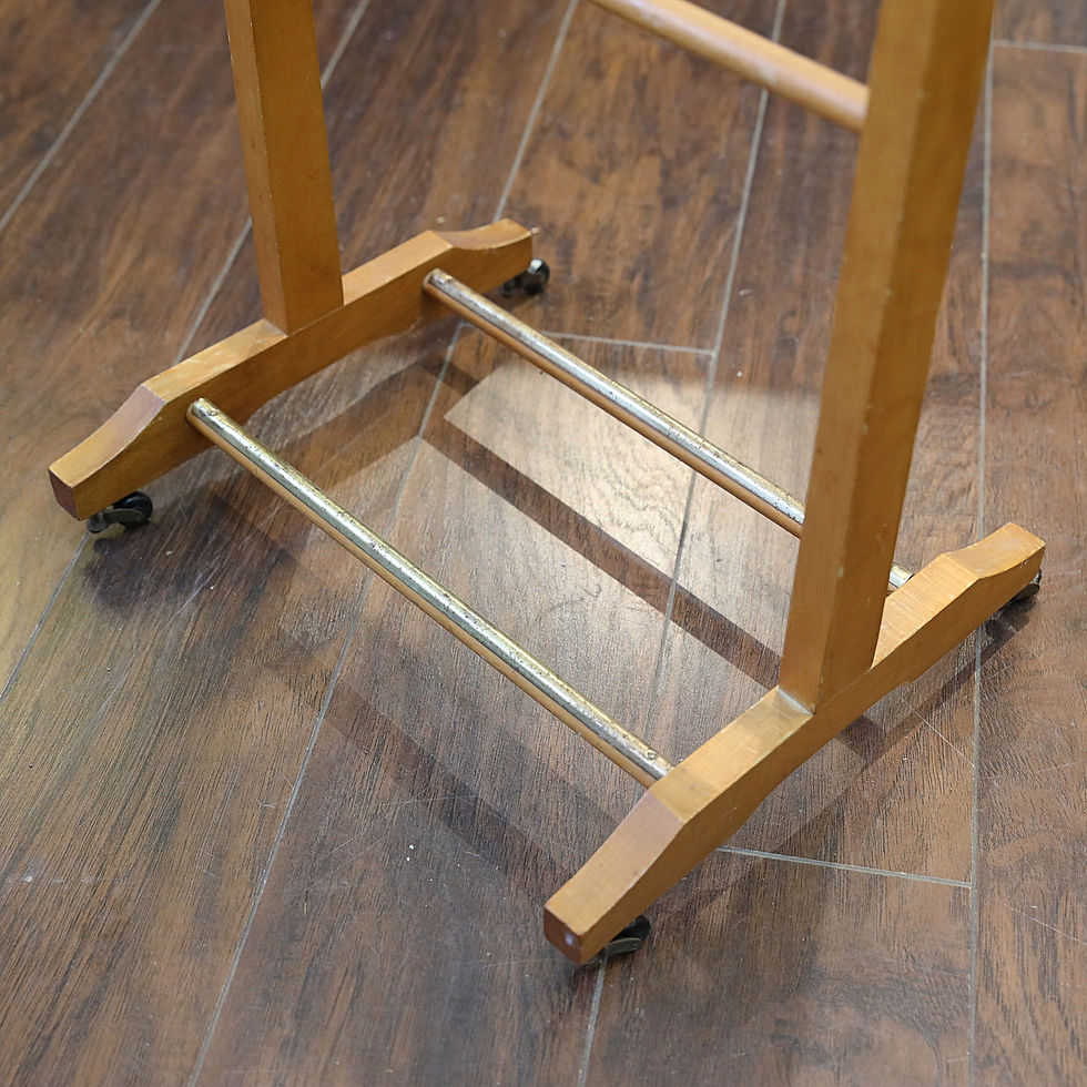 섬네일: Vintage Coat Hanger