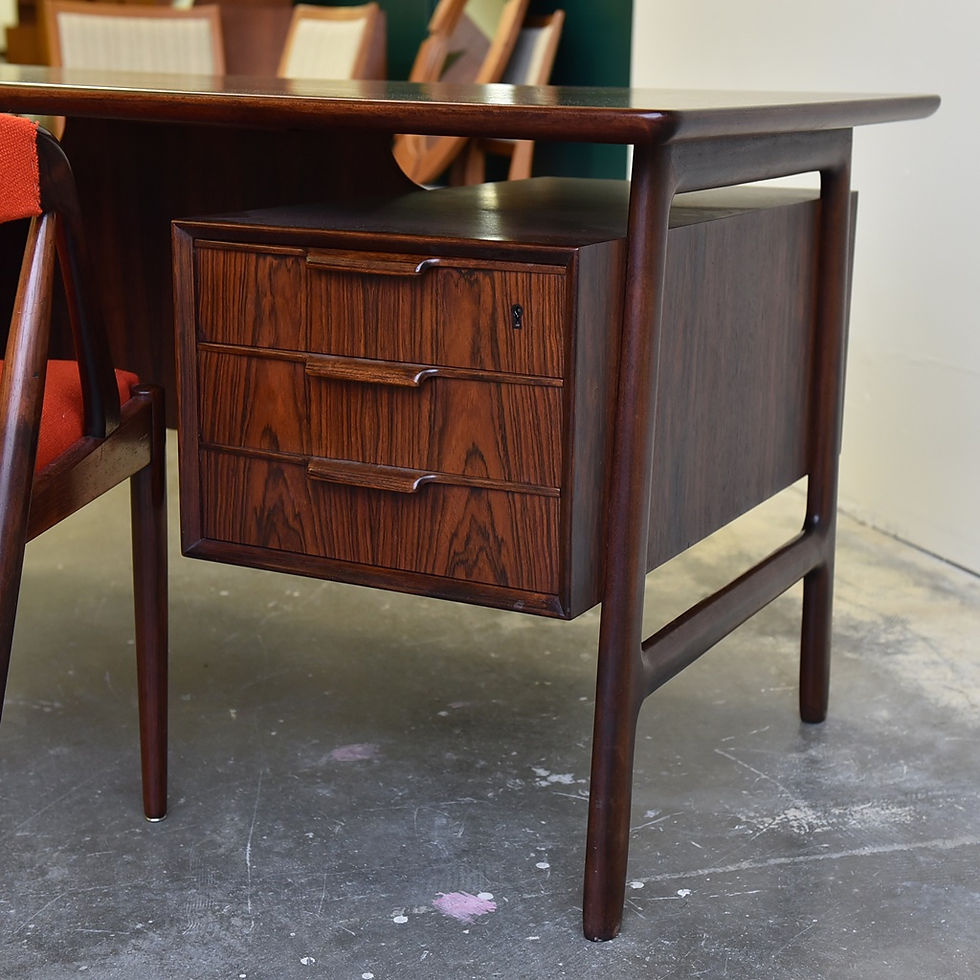 섬네일: Omann Jun Rosewood Desk #75