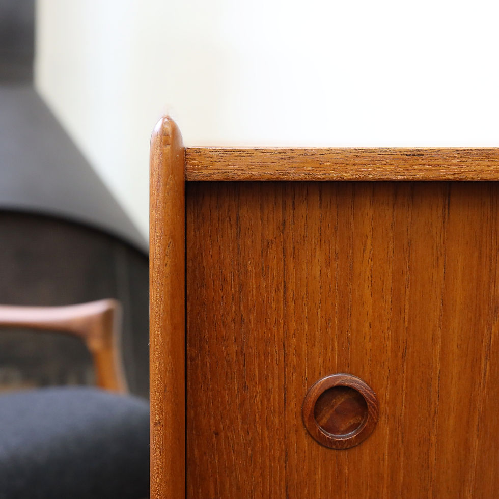 섬네일: Vintage MCM Teak Sideboard