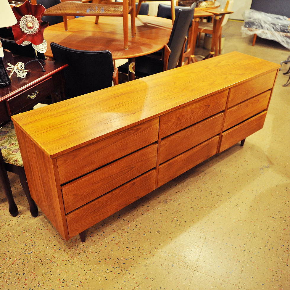 Thumbnail: Vintage MCM 9 Drawer Dresser