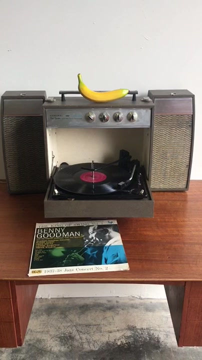 섬네일: Vintage Admiral Suitcase Turntable