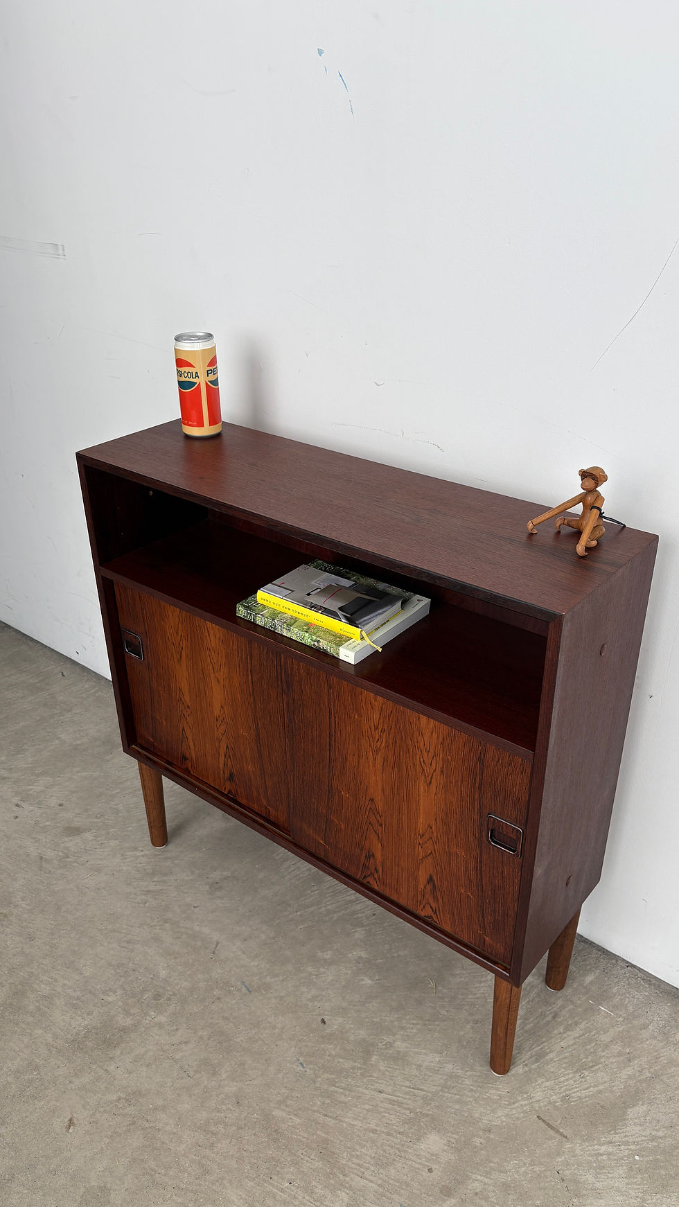 섬네일: Rosewood cabinet