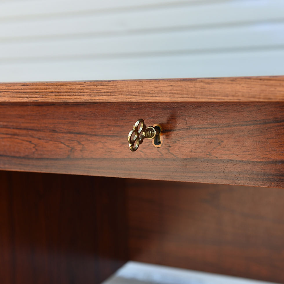 섬네일: Vintage Norwegian MCM Desk
