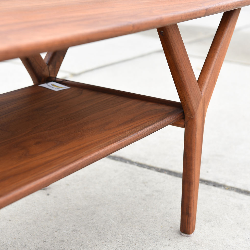 섬네일: Vintage Mid Century Modern Walnut "Y" Legs Coffee Table
