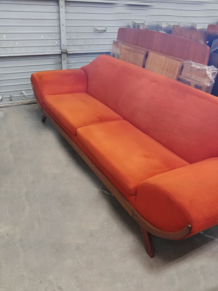 섬네일: Amazing shape  MCM orange sofa, Adrian pears all style, Atomic era