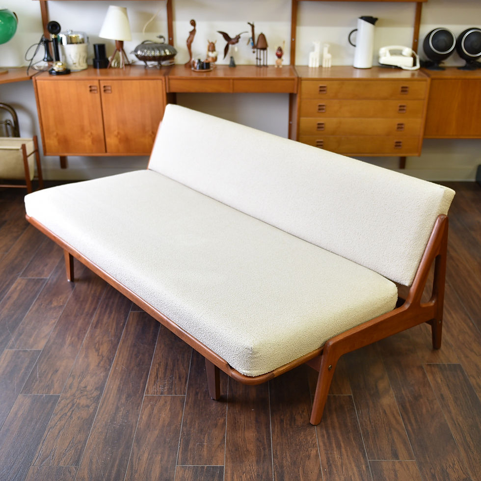 섬네일: Danish Teak Arne Wahl Iversen's Daybed Sofa