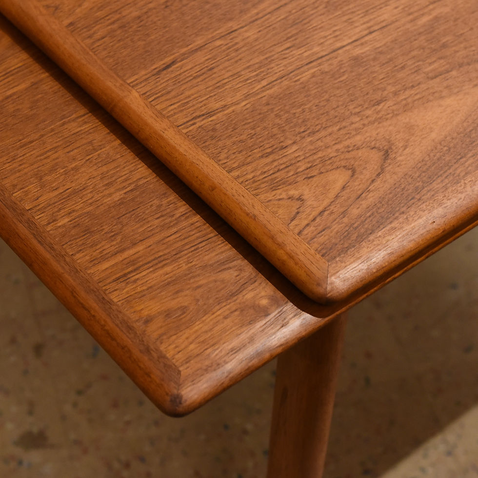 섬네일: Danish Mid-Century Modern Teak Square Dining Table with 2 Leaves