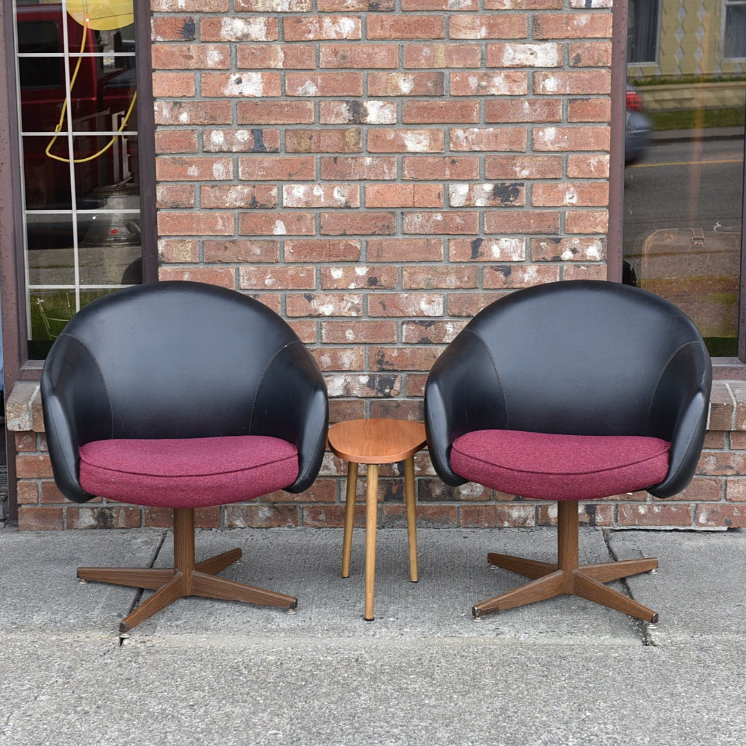 Overman Pair chairs in exllent condition, with original leather and wool fabric