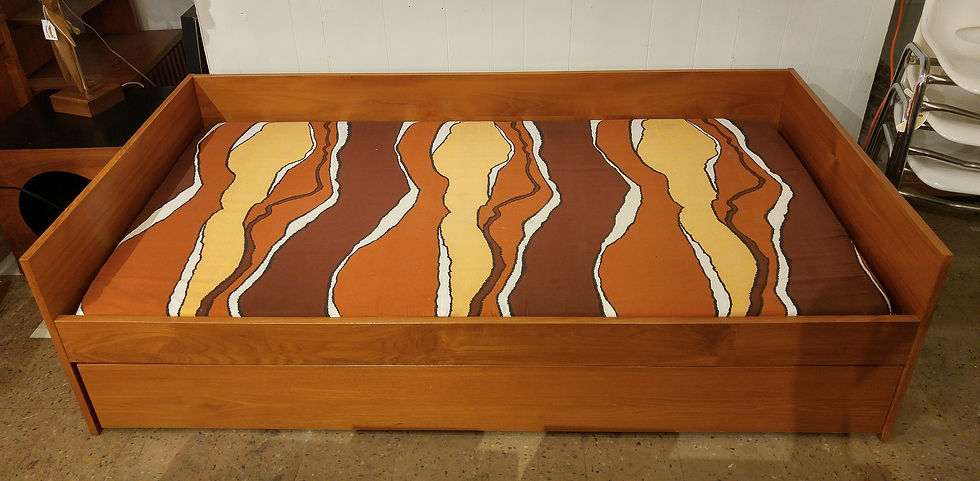 섬네일: Mid Century Danish Modern Teak Trundle Bed