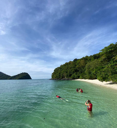 snorkeling pulau payar beach entry shallow water langkawi beginners safe experience