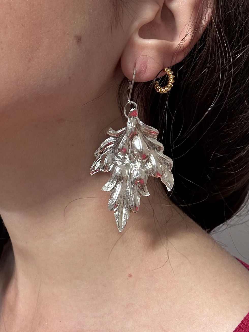 Thumbnail: Boucles d’oreilles feuilles globe de mariée