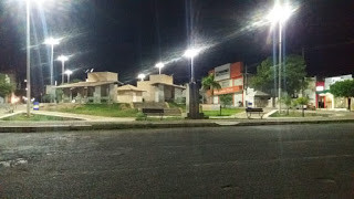 Praça Reinaldo Pimenta, Caraúbas-RN, completamente vazia - imagem: Gilson de Souza