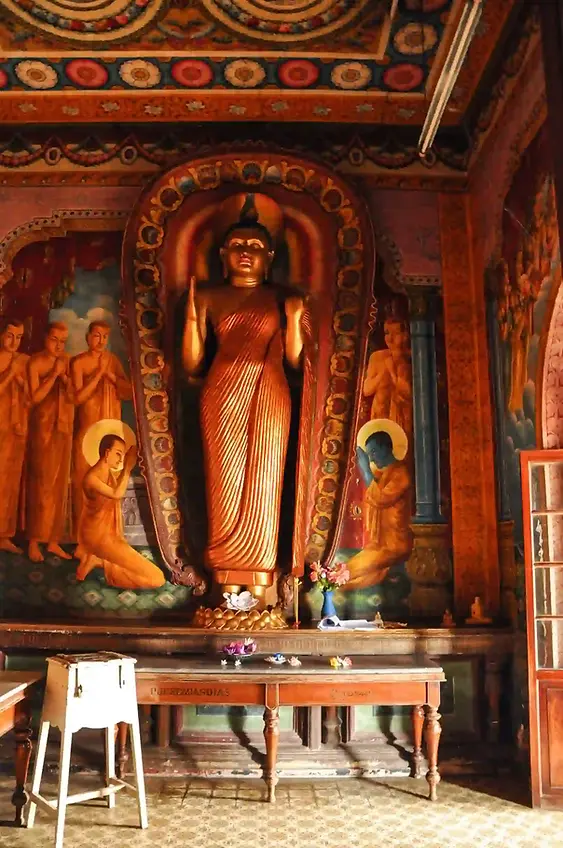 Retraite Yoga au Sri Lanka Temple Bouddhiste