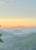 retraite de yoga au Népal avec une vue merveilleuse sur la chaîne de montagne