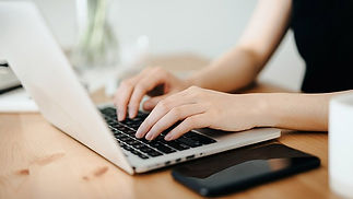 woman-using-laptop-on-office-desk-800x450.jpeg