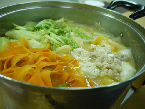 <先生の手作りご飯>野菜もお肉もたっぷりお鍋