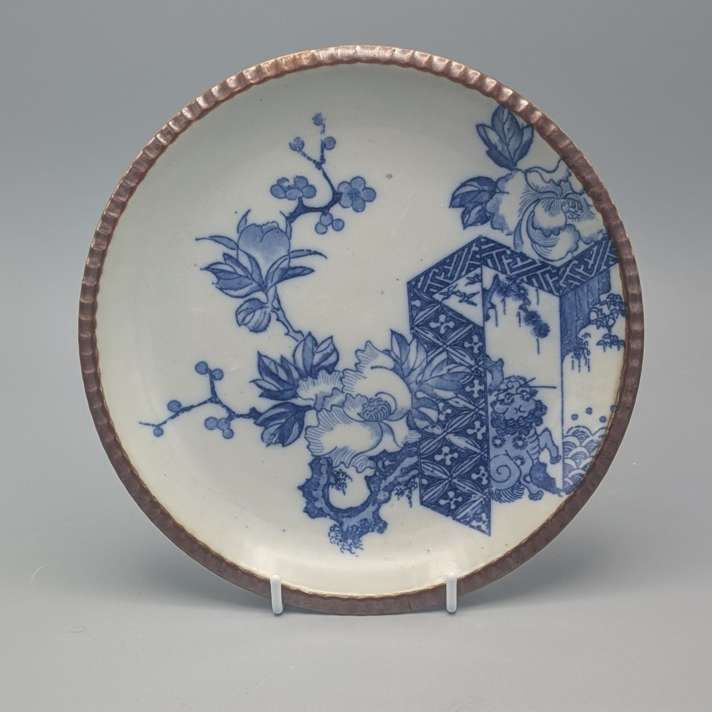 Igezara Plate - Flower Lion Admiring Screen