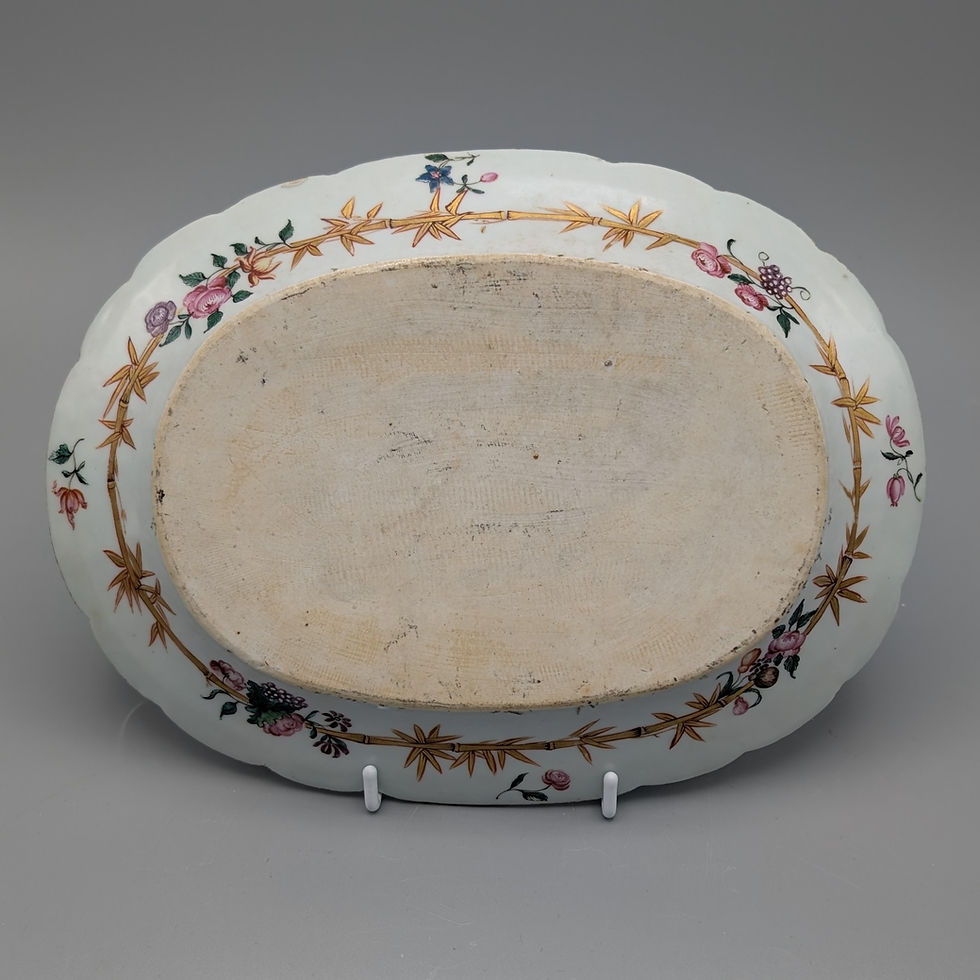 Miniaturbild: Chinese Export Meissen Style Armorial Small Platter with Rococo Cartouche - reverse