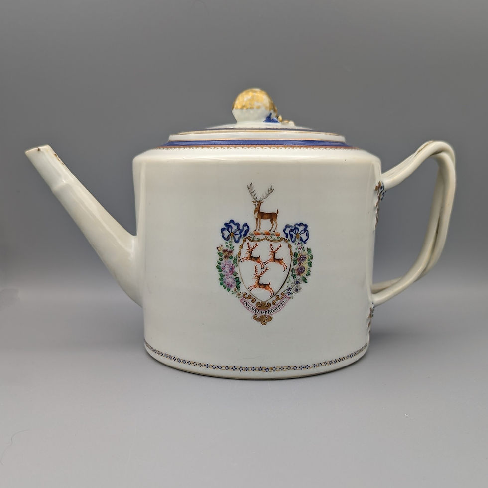 Miniaturbild: Chinese Export Armorial Tea Pot – Rae