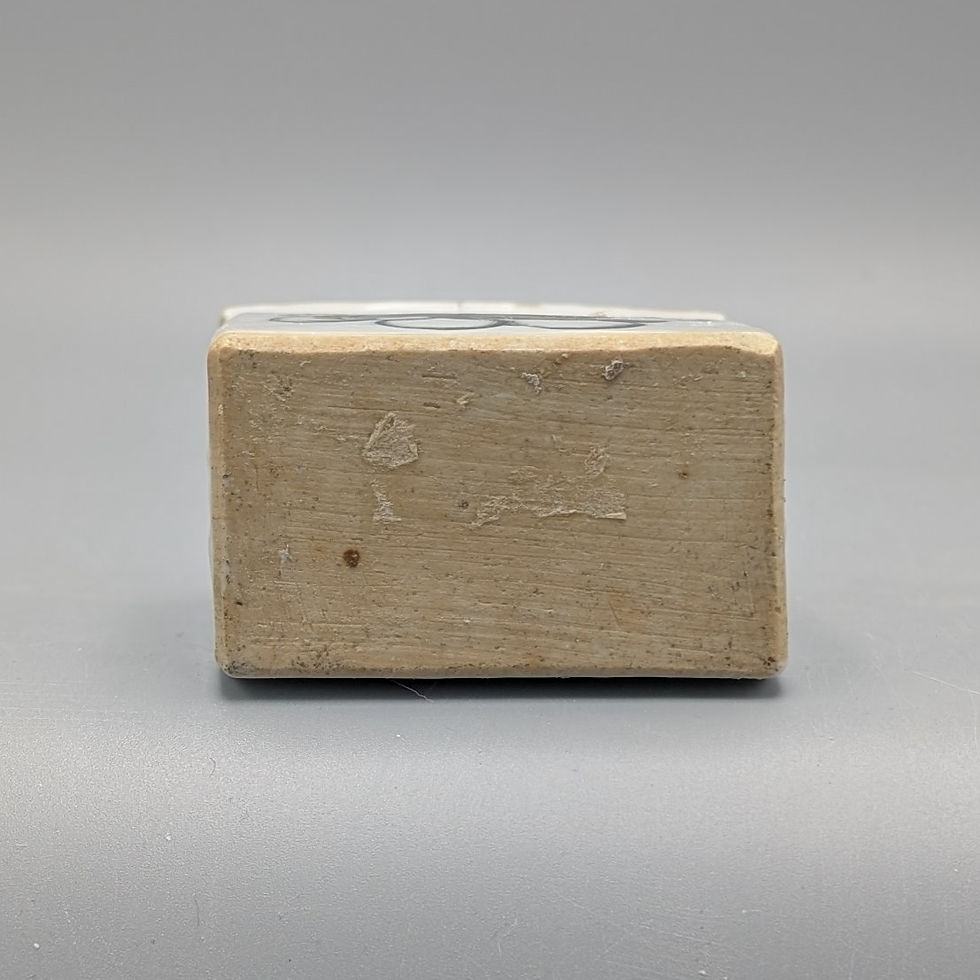 Miniaturbild: Chinese Export Rococo Monogrammed Tea Caddy - base