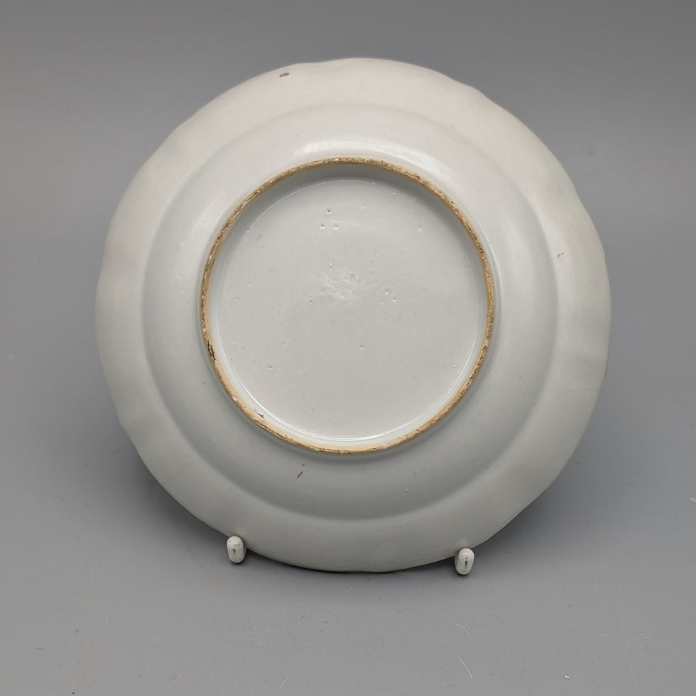 Miniaturbild: Chinese Export Porcelain French Market Armorial Saucer – de Vogue