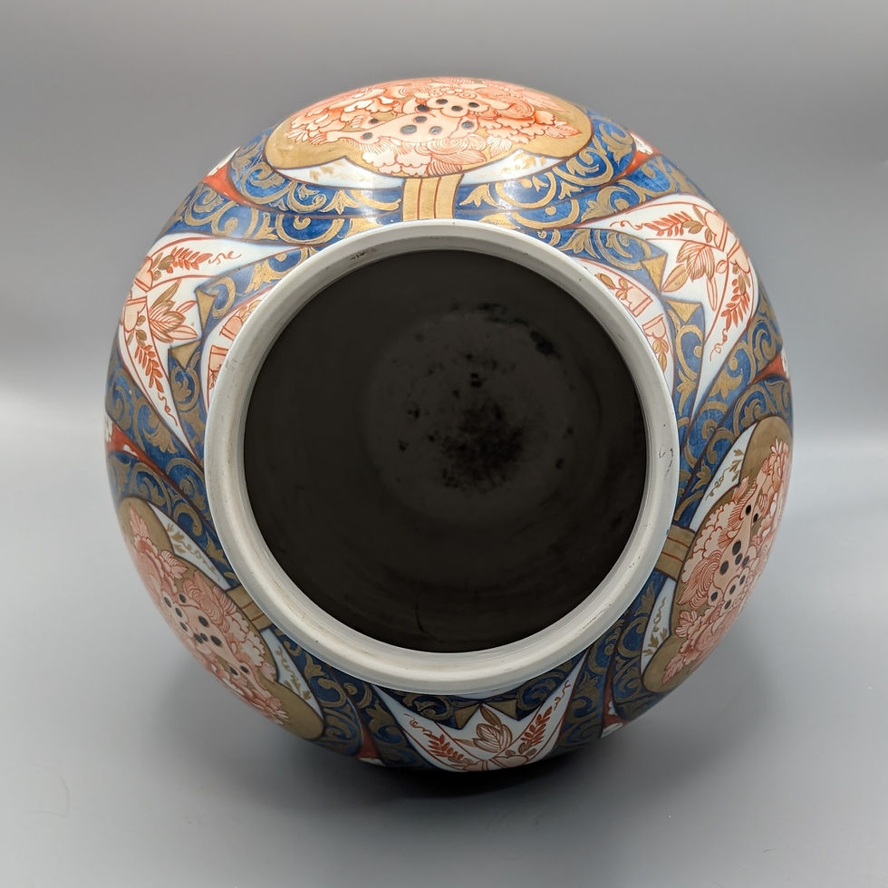 Thumbnail: Edo Period Ko-Imari Covered Vase - interior