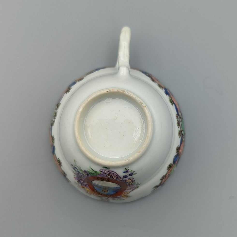 Miniaturbild: Chinese Export Portuguese Market Armorial Cup – Sobral - base