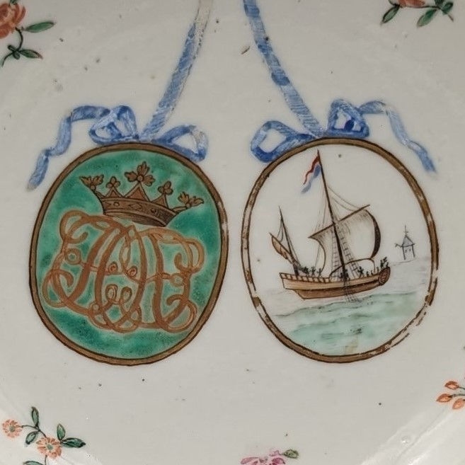 Miniature : Chinese Export Dutch Pseudo-Armorial and Monogrammed Saucer - detail