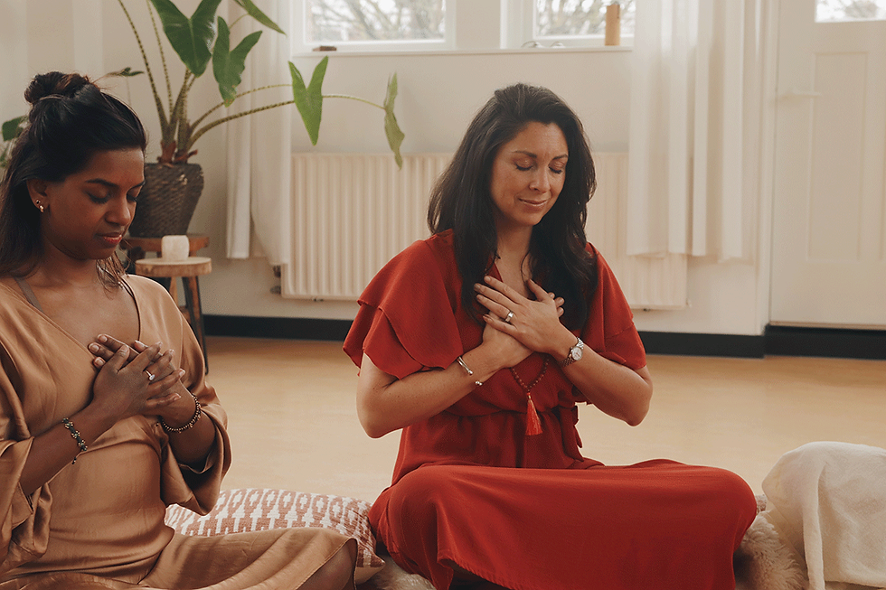 Motherhood, vrouwncirkel, moedercirkel, zwangerschapsyoga yogaschool noord amsterdam