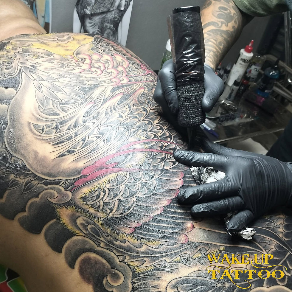 背中和彫りタトゥー(Japanese style tattoo)