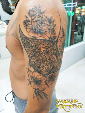 Manta with hibiscus Tattoo タトゥー| Phuket Patong | Wake up Tattoo