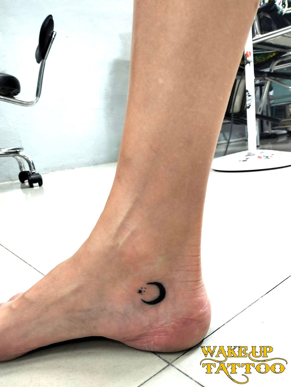 月と星のタトゥー