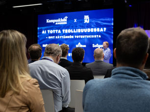 Host and audience in the event venue