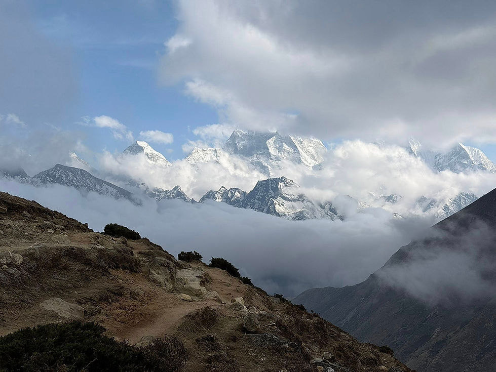 Between Base Camp and Dingboche. Image courtesy Jen Willis
