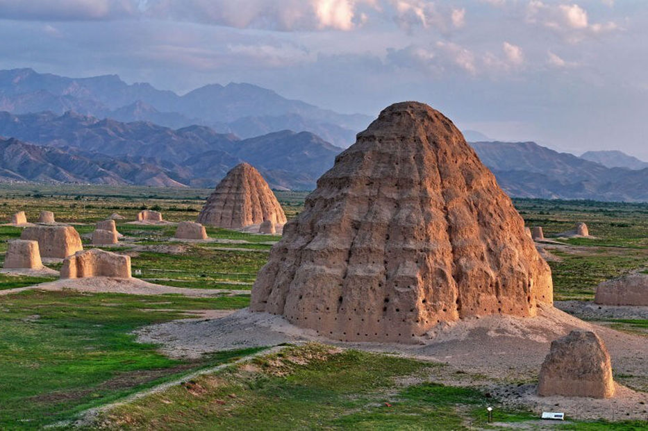 Two Xixia imperial tombs in northwest China's Ningxia Hui Autonomous Region.jpg