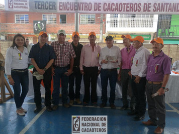 Personas asistentes al encuentro de cultivadores de cacao en santander