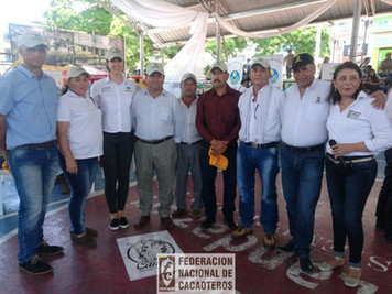 Personas asistentes al encuentro de cultivadores de cacao en santander