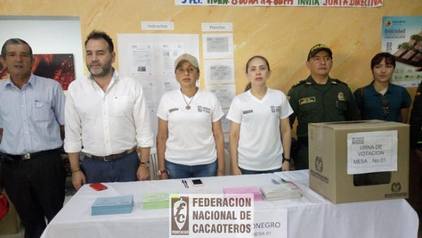 Directivos de fedecacao con la policía nacional