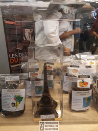 Torre Eiffel en miniatura de chocolate