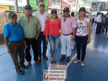 Personas asistentes al encuentro de cultivadores de cacao en santander