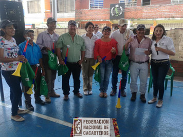 Personas asistentes al encuentro de cultivadores de cacao en santander